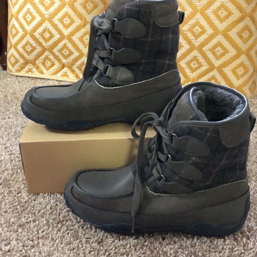 Warm snowie cool weather boot.